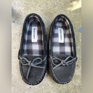 Never worn Radar Women’s Slippers